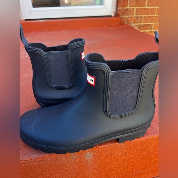 Hunter Navy Blue Chelsea Waterproof Boots. - Picture 2 of 12